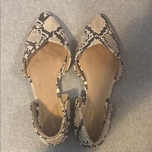 NWOT Old Navy Women's Snakeskin Pattern Flats size 8 comfortable flats  comfy